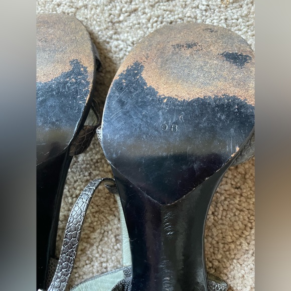 Gucci Lizard T-Strap Heel Sandals Sz 9 Block Heel Crystals FLAWS-missing crystal - Picture 12 of 15